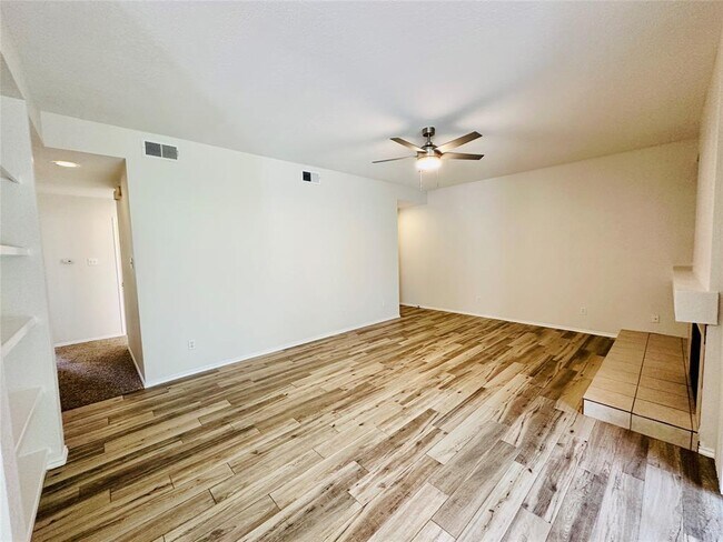 Foto del edificio - 4711 Spicewood Springs Rd