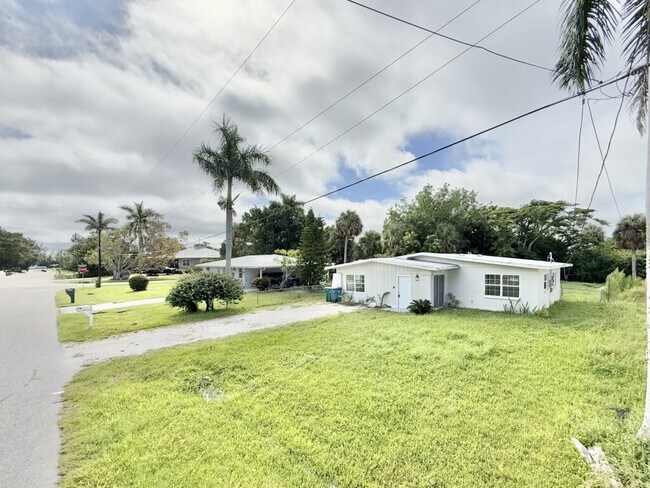 Building Photo - 2125 Mark Ave