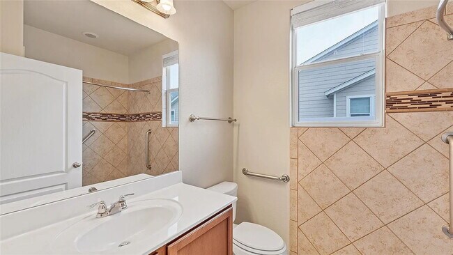 Building Photo - "Charming 2-Bed, 2-Bath Gem in San Marcos - 1064 Sq. Ft. of Comfort at 334 Newberry!"