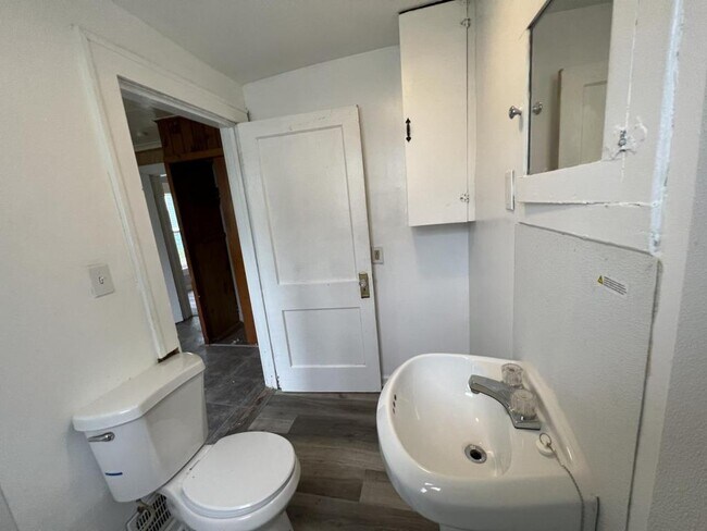 Building Photo - 608 Carrill Ct