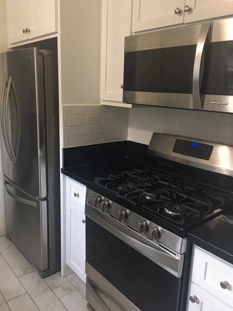Kitchen Appliances - 1431 E Broadway