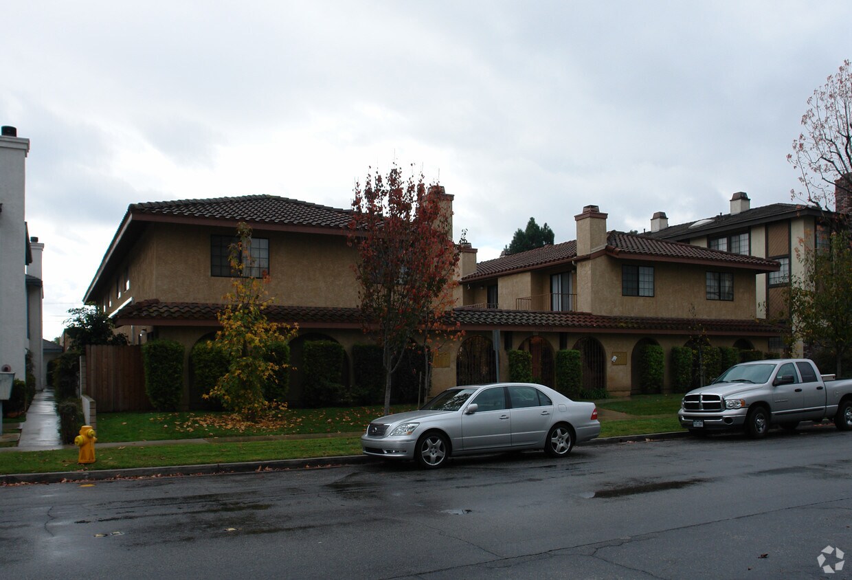 Foto del edificio - 3902-3920 Howard Ave