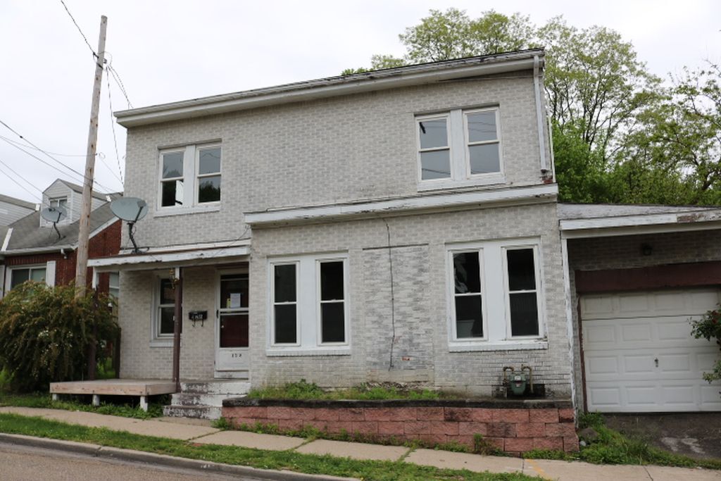 Primary Photo - 128 James St