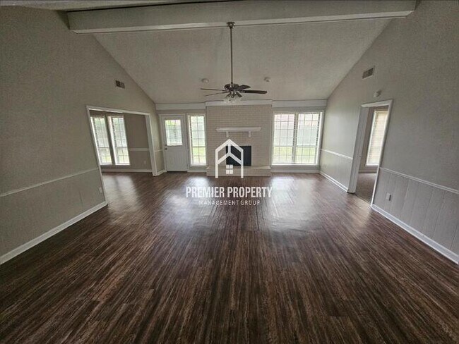Foto del edificio - 4320 Shadow Oaks Cove