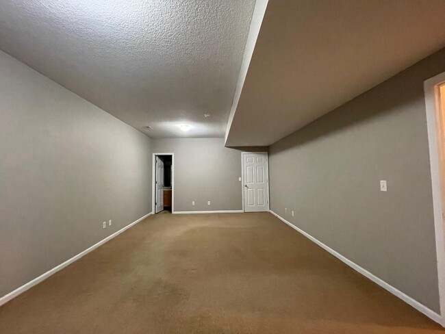 Building Photo - 3015 Eagle Ridge Dr