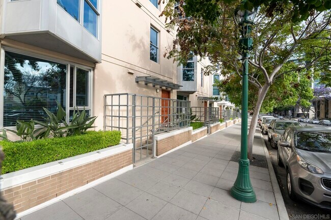 Building Photo - 1585 State St