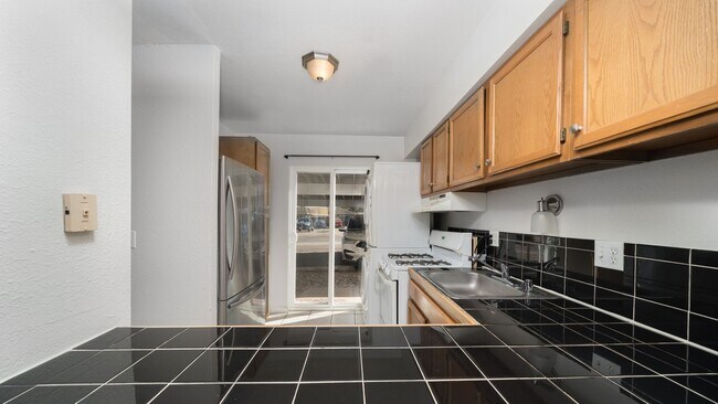 Foto del edificio - Two bedroom Condo Near Palmer Park with AC