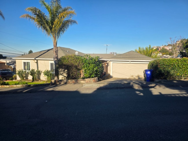 Building Photo - 17xxx Ehle St