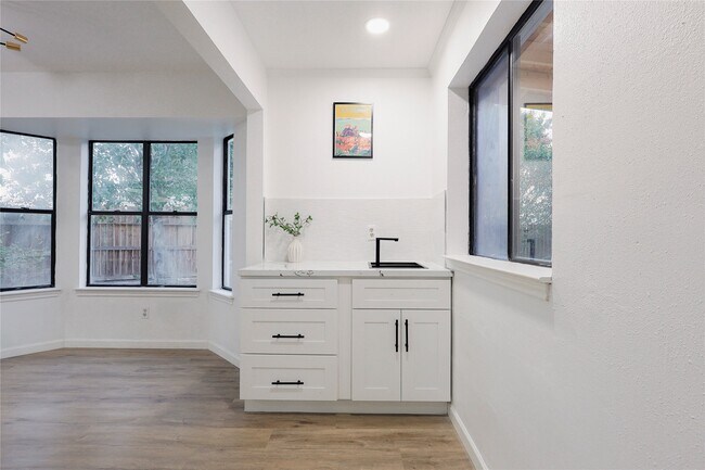 Foto del edificio - 10411 Rippling Fields Dr
