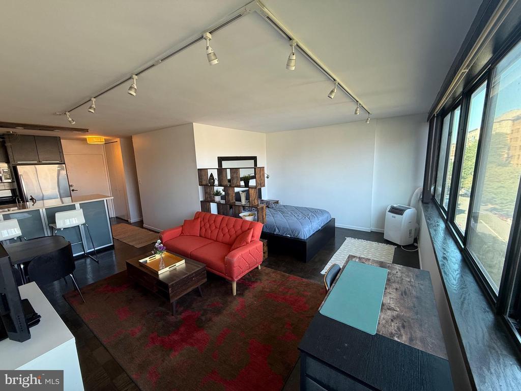 Primary Photo - 2030 F St NW