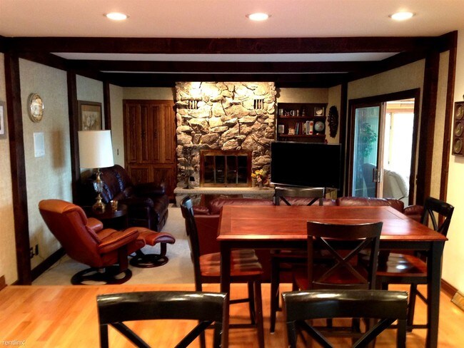 Foto del edificio - W288N8443 Northbay Rd