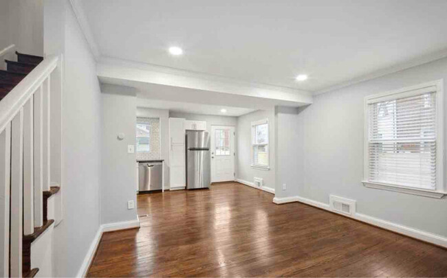 Building Photo - 2836 Fairhaven Ave