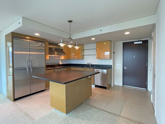 Building Photo - Capitol Place - High Floor!