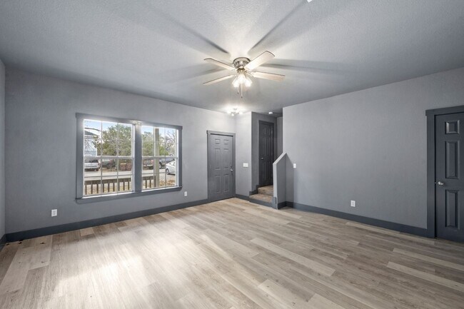 Foto del edificio - 38 Deer Ridge Rd