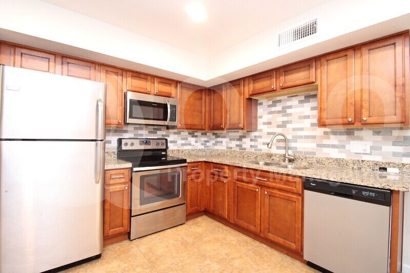Foto principal - 6206 E Glencove St