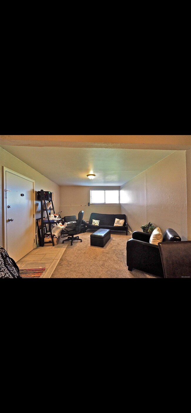 sala de estar - 3613 S Sheridan Blvd