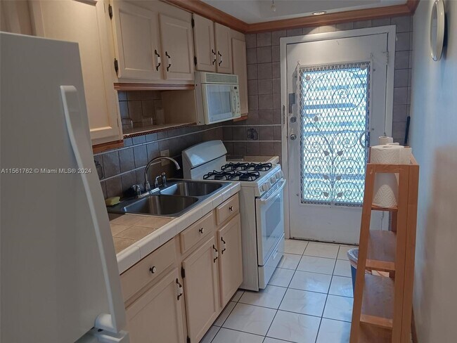 Foto del edificio - 51 NE 204th St