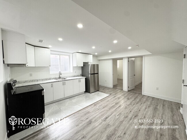 Photo du bâtiment - Modern 2-Bedroom Basement Apartment with In-Unit Laundry – Brampton