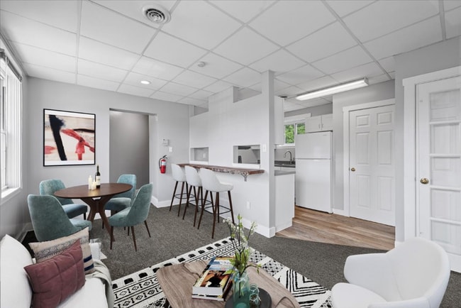 Building Photo - 518 Broad St