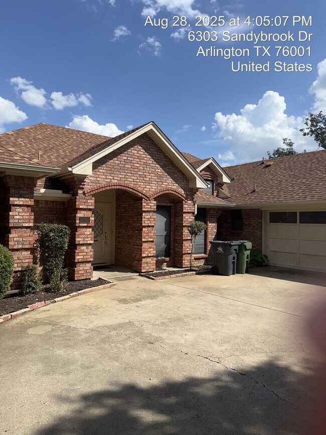 Foto del edificio - 6303 Sandybrook Dr