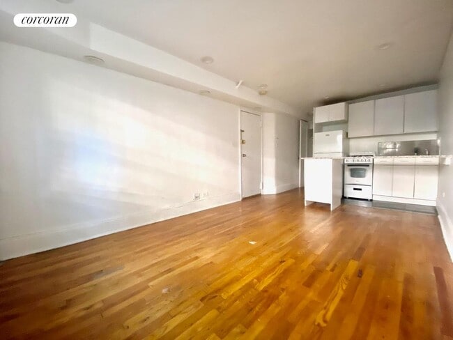 Building Photo - 62 W 70th St