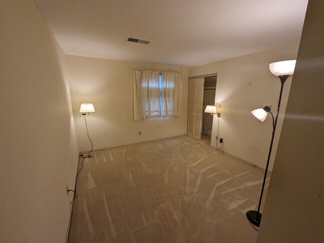 Building Photo - Beautiful 3 bedroom APT