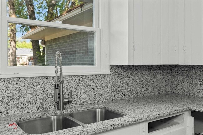 Building Photo - 1307 Ash Ln