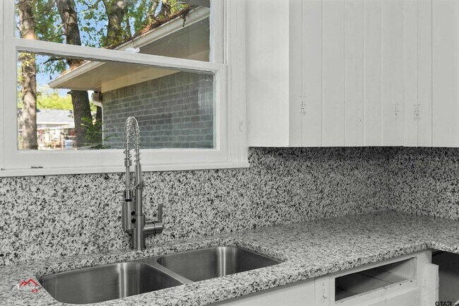 Foto del edificio - 1307 Ash Ln