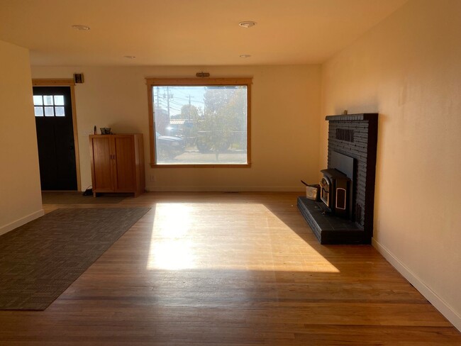 Building Photo - Ephrata 2 bedroom 1 bath home with garage