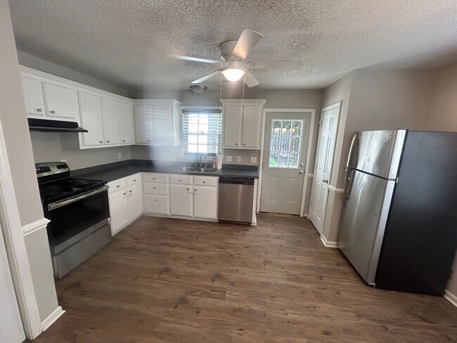 Building Photo - 106 Winterberry Ln