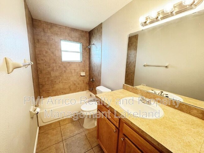 Building Photo - 3571 Raintree Ct