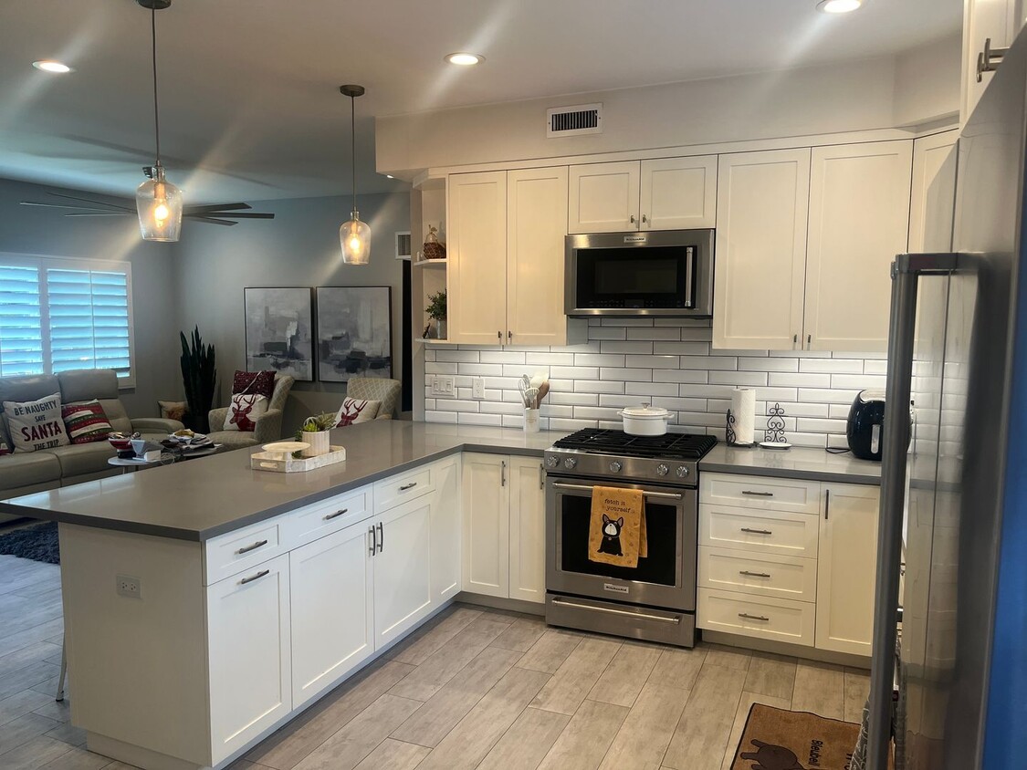 Primary Photo - 3bd/2ba House with Remodeled Kitchen and A/C