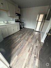 Building Photo - 1802 Wilcox Blvd