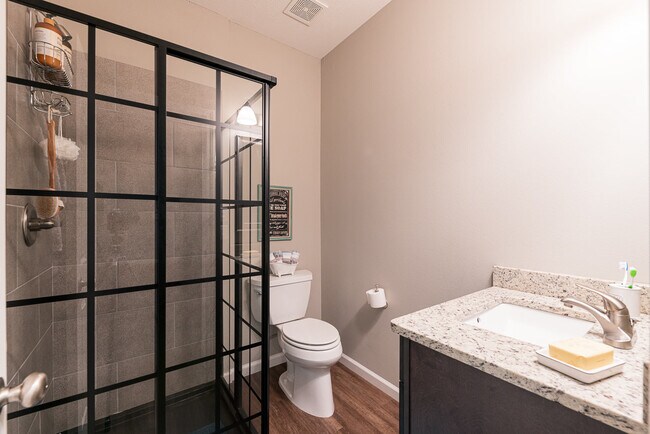 Foto del edificio - 1637 Clifton St