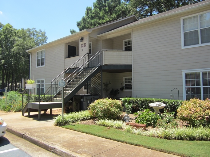 Primary Photo - Meadowlark Apartments