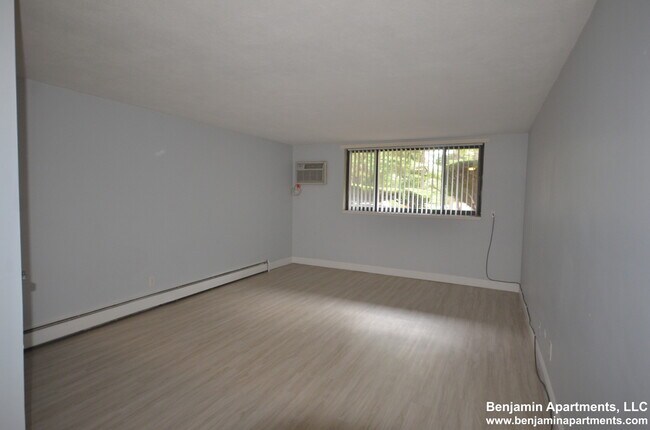 Foto del edificio - 16 Whites Ave