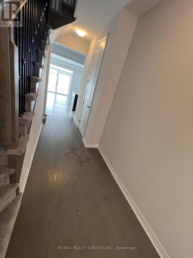 Building Photo - 209 Leslie Davis St