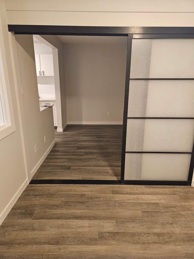 Photo du bâtiment - 16315 96A Av NW