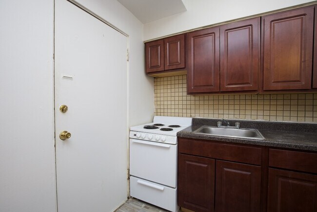 Building Photo - 4503 N Malden St
