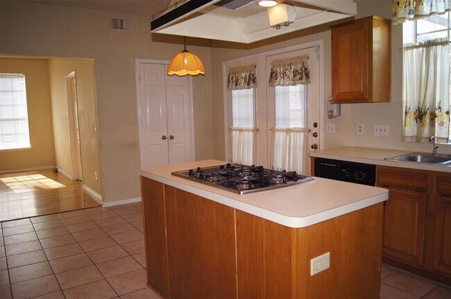 Foto del edificio - 518 Spring Moss Dr