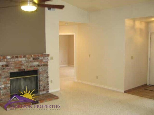 Foto del edificio - Open 2 Bed 2 Bath Natomas Duplex Unit