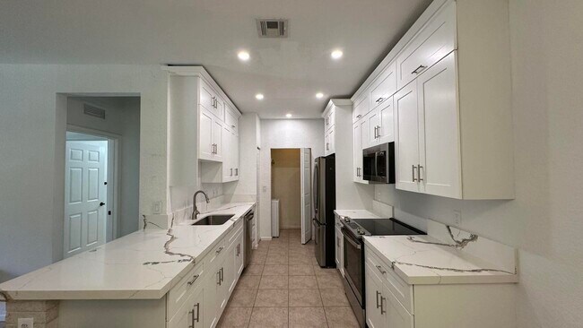 Building Photo - 3549 Forest Hill Blvd