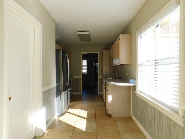Building Photo - 2 Bedroom Duplex in Central Fort Smith