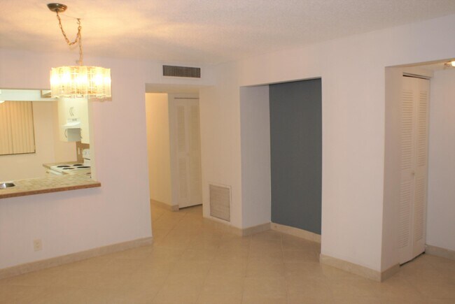 Building Photo - 2070 Homewood Blvd