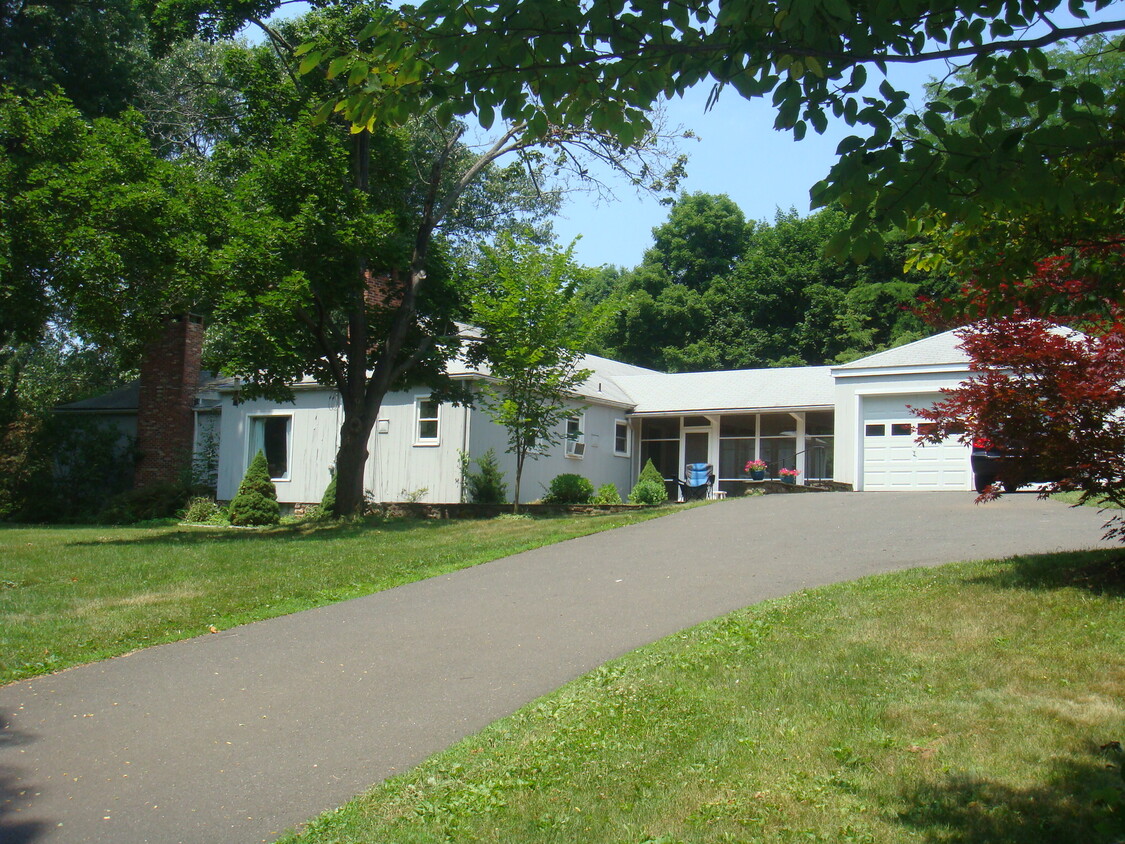 Primary Photo - 33 Reservoir Rd