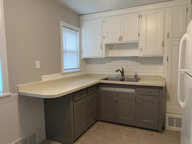 Building Photo - 673 Cedarbrook Dr
