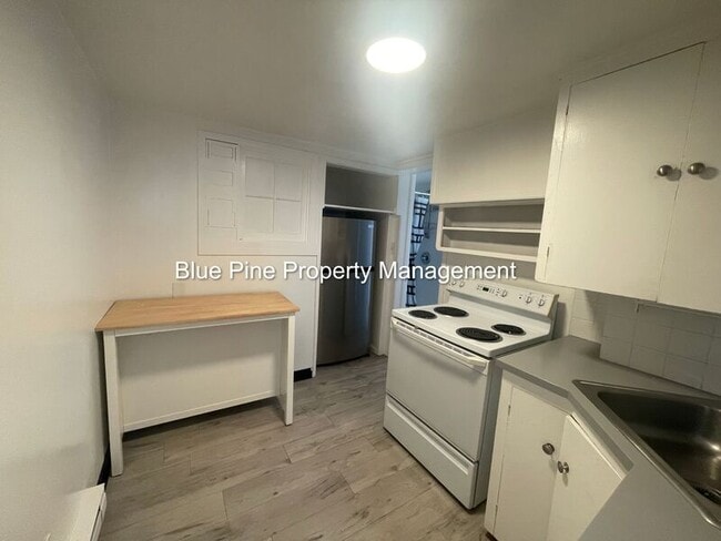 Building Photo - 110 1/2 4th Street