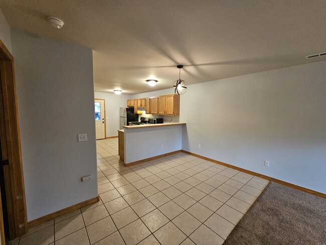 Building Photo - 311 E Golf Pl
