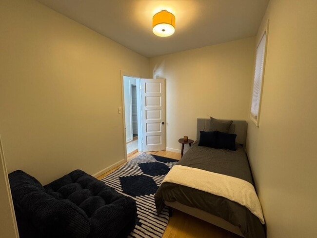 Building Photo - 1831 W Nelson St