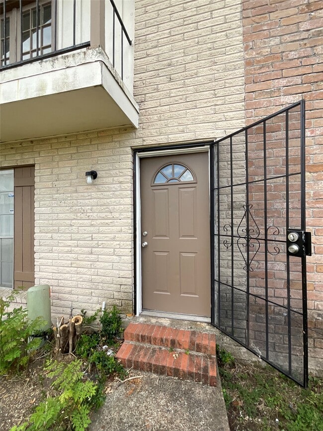 Building Photo - 7067 Chasewood Dr